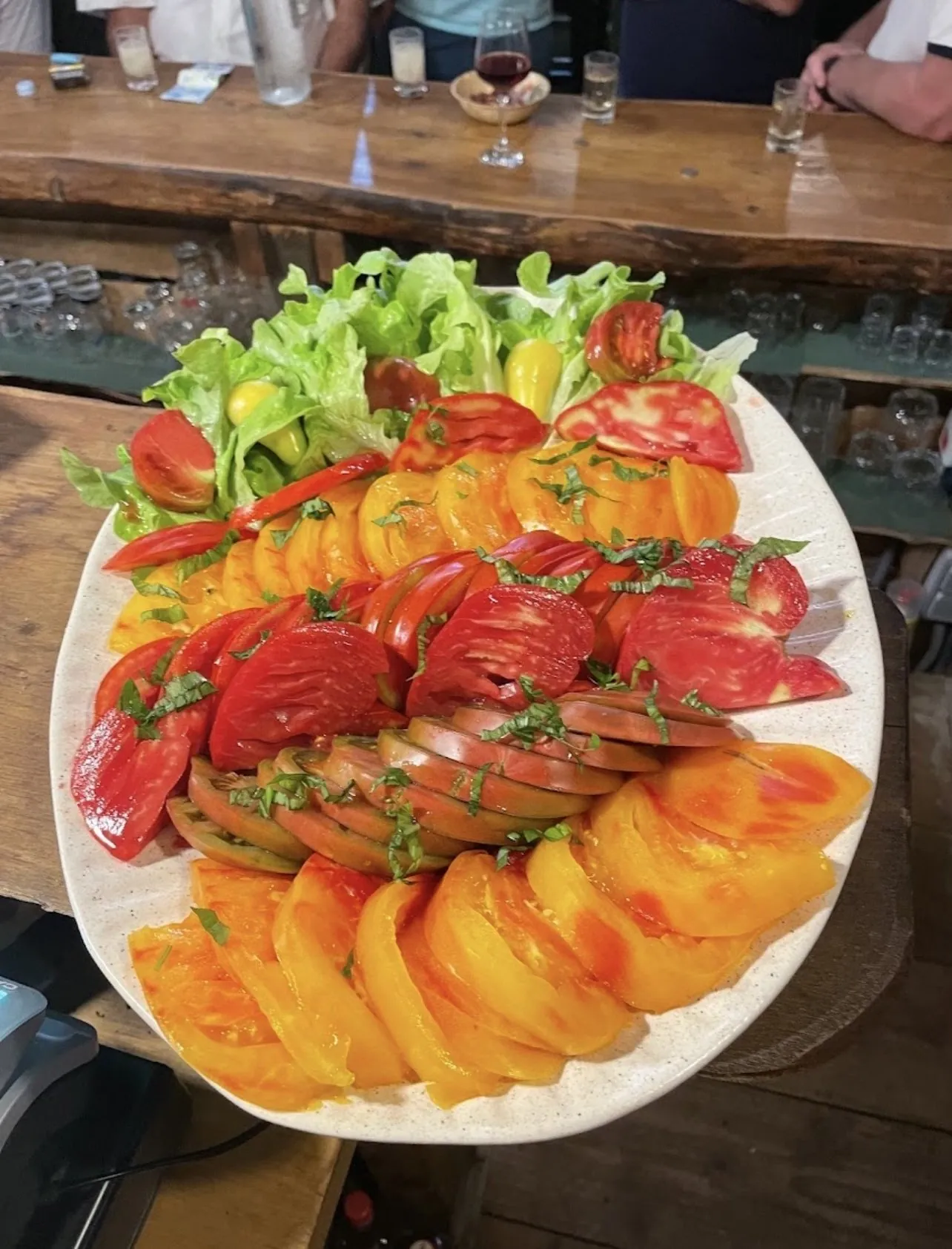 Salade de tomates anciennes et mozzarella